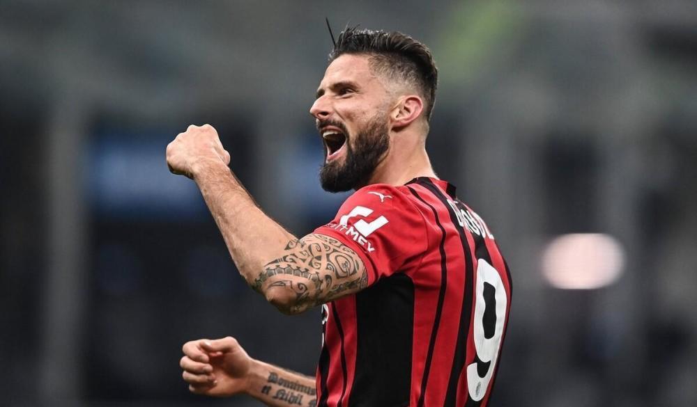  AC米兰锋线双星默契连线，莱奥突破分球助吉鲁推射空门得手  